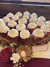 6  Red Velvet Cupcakes With Frosting