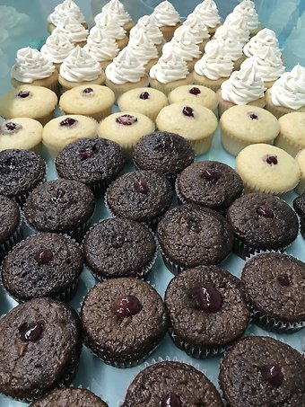 6 Filled Cupcakes With Buttercream Frosting