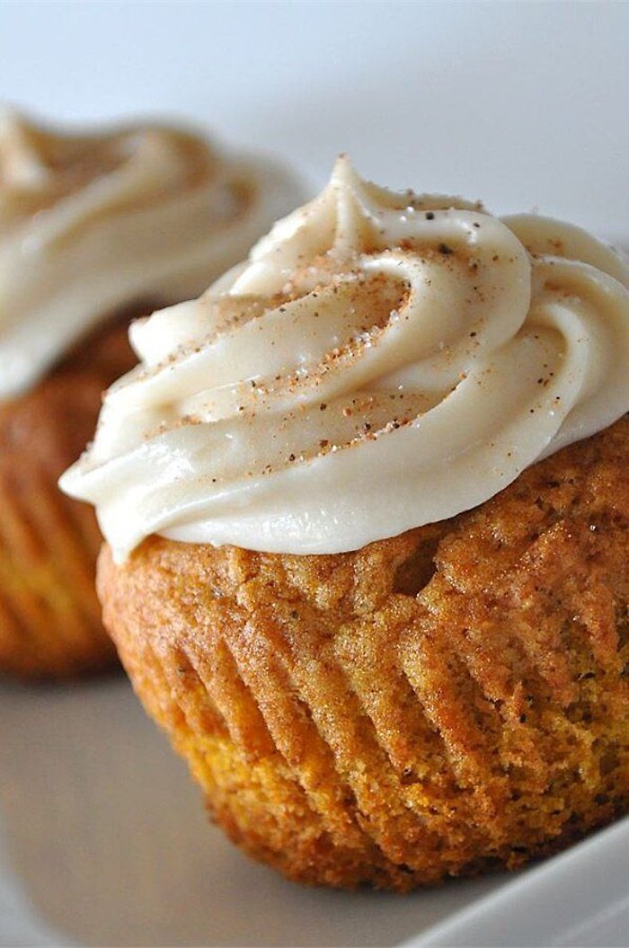 6 Spiced Cupcakes with Cream Cheese Frosting